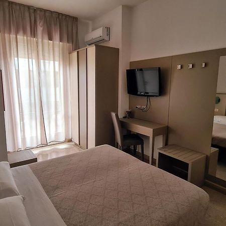Hotel Camelia Римини Экстерьер фото