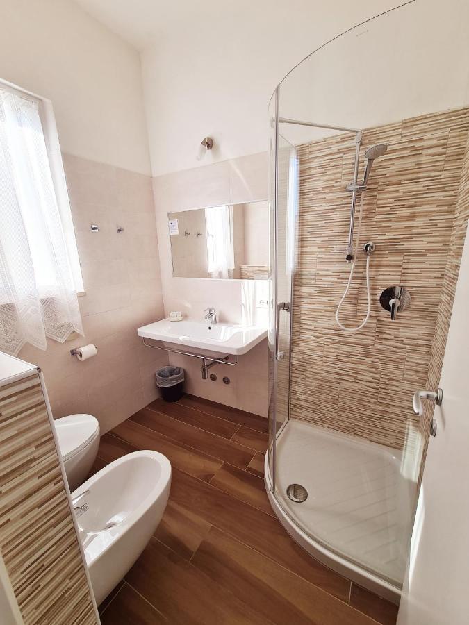 Hotel Camelia Римини Экстерьер фото