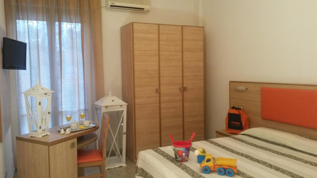Hotel Camelia Римини Экстерьер фото