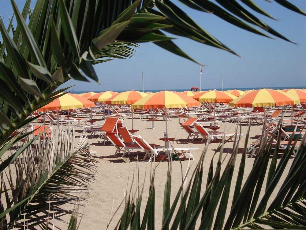 Hotel Camelia Римини Экстерьер фото