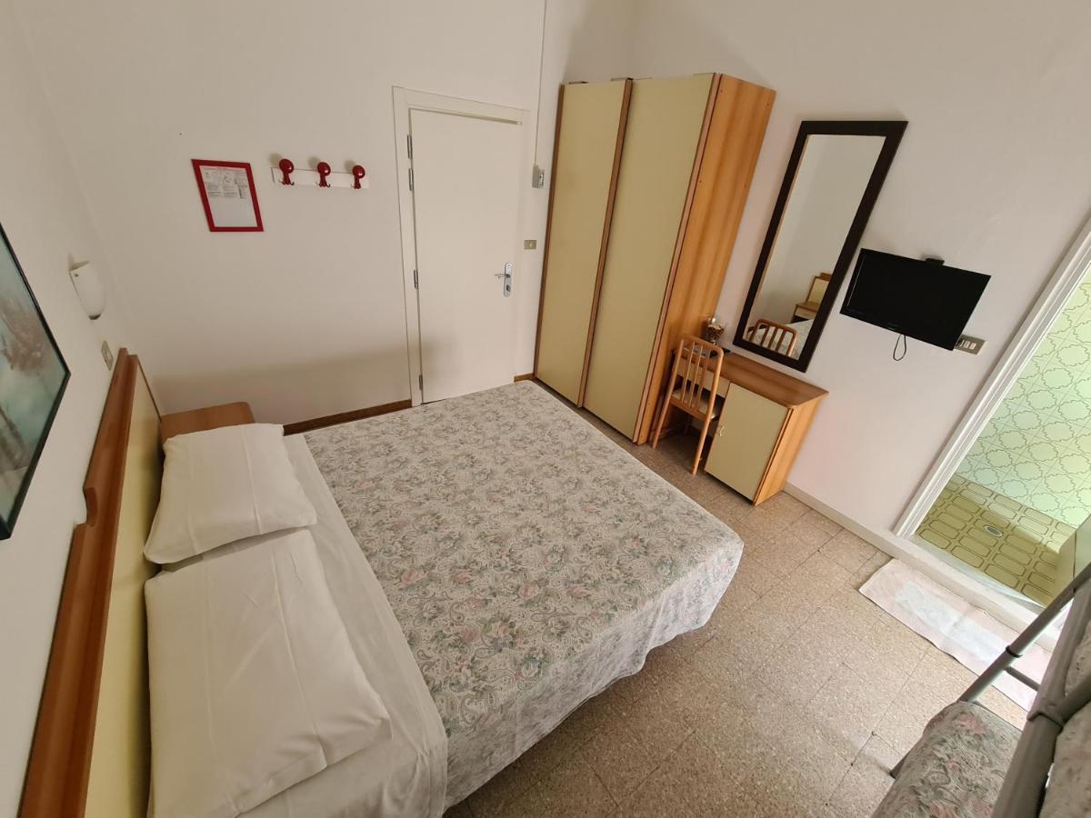 Hotel Camelia Римини Номер фото