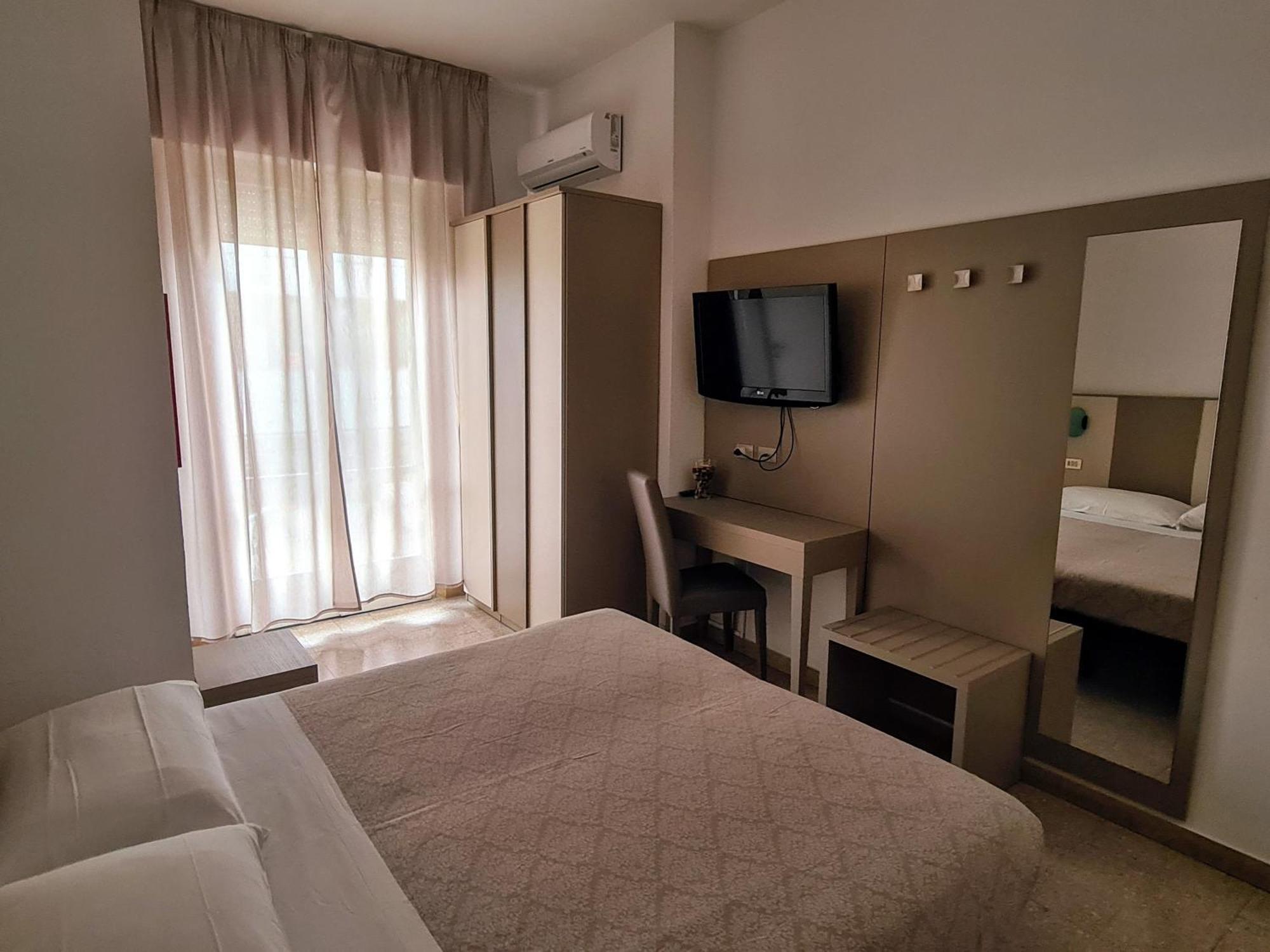 Hotel Camelia Римини Экстерьер фото