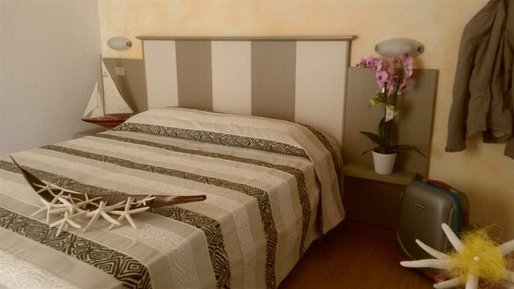 Hotel Camelia Римини Экстерьер фото